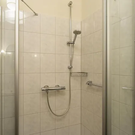 Apartmenthaus Binzer Sterne Mit Strandkorb Am * ビンツ